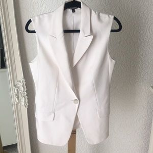 Sleeveless blazer